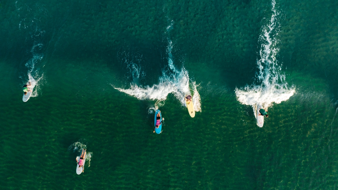 Surfen lernen mit zertifizierten Surflehrern Surfen lernen mit ISA-zertifizierten Surflehrern Wellenreiten