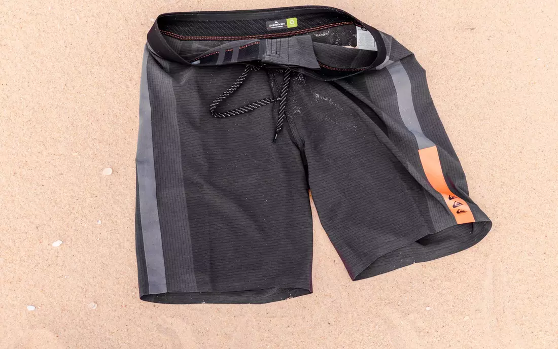 Die Boardshorts sollte nur an warmen Tagen und ganz ohne Wetsuit genutzt werden