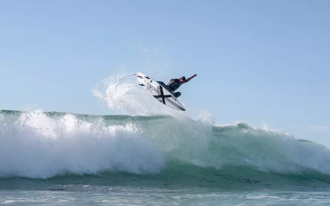 Dylan Groen beim Surfen