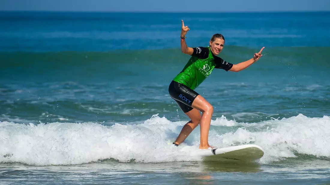 Surfen lernen mit ISA-zertifizierten Surflehrern Frankreich Surfschule