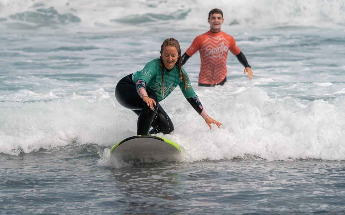 We offer you professional surf courses with our local surf school. The surf coaches are very knowledgeable and will teach you how to surf at the beach break - easy, safe and lots of fun! Perfect conditions as we can choose spots between the north and south coast depending on the waves and wind. ● Own local surf school ● Certified surf instructors with lifeguard training ● Ocean and Earth equipment, meets the highest quality standards ● Surf courses for all levels ● Surf courses with theory and video analysis