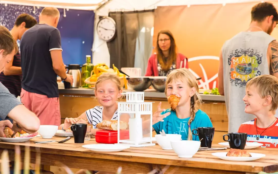 Sorgenfreier Familienurlaub im Surfcamp in Frankreich