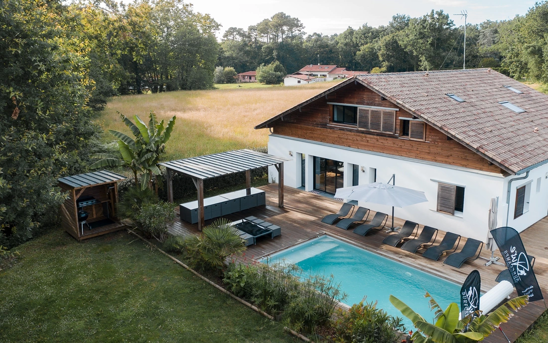 The Premium Surf Lodge France in Hossegor. Detached house with pool, BBQ and garden