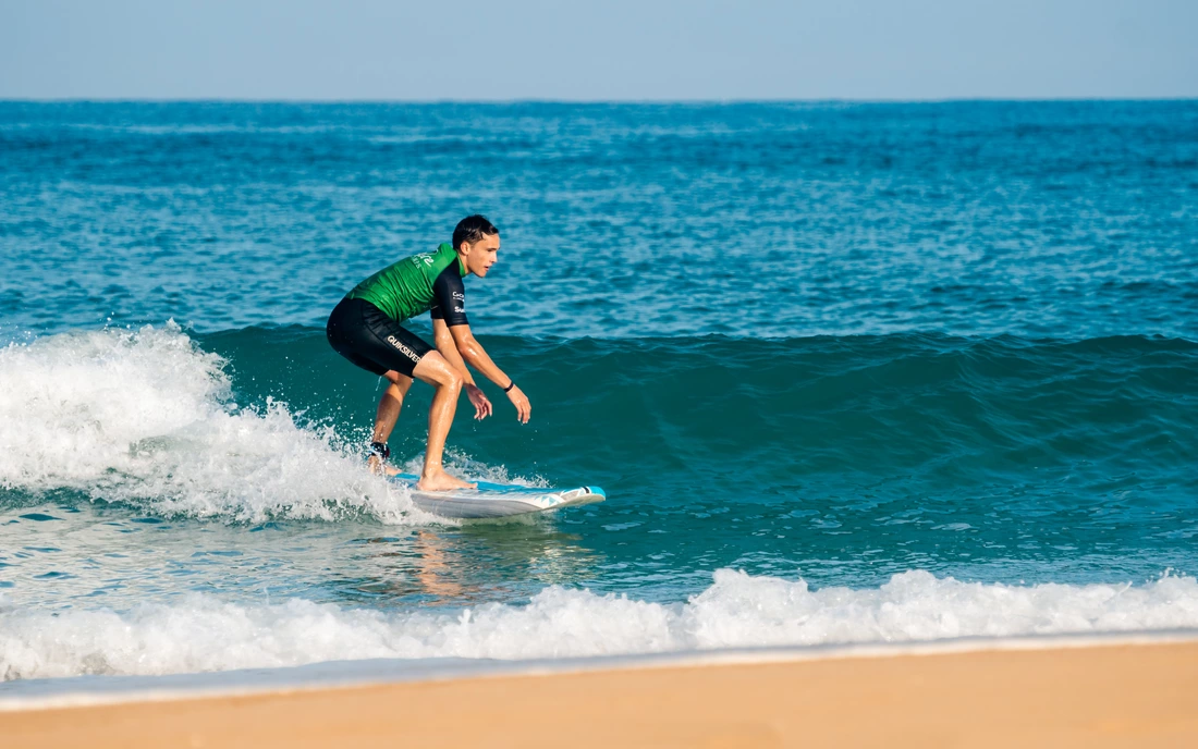 Gemeinsam Surfen lernen im Pure Surfcamp Moliets