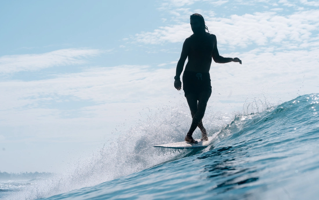 Beachfront Surfcamp Sri Lanka Guiding cross-steps