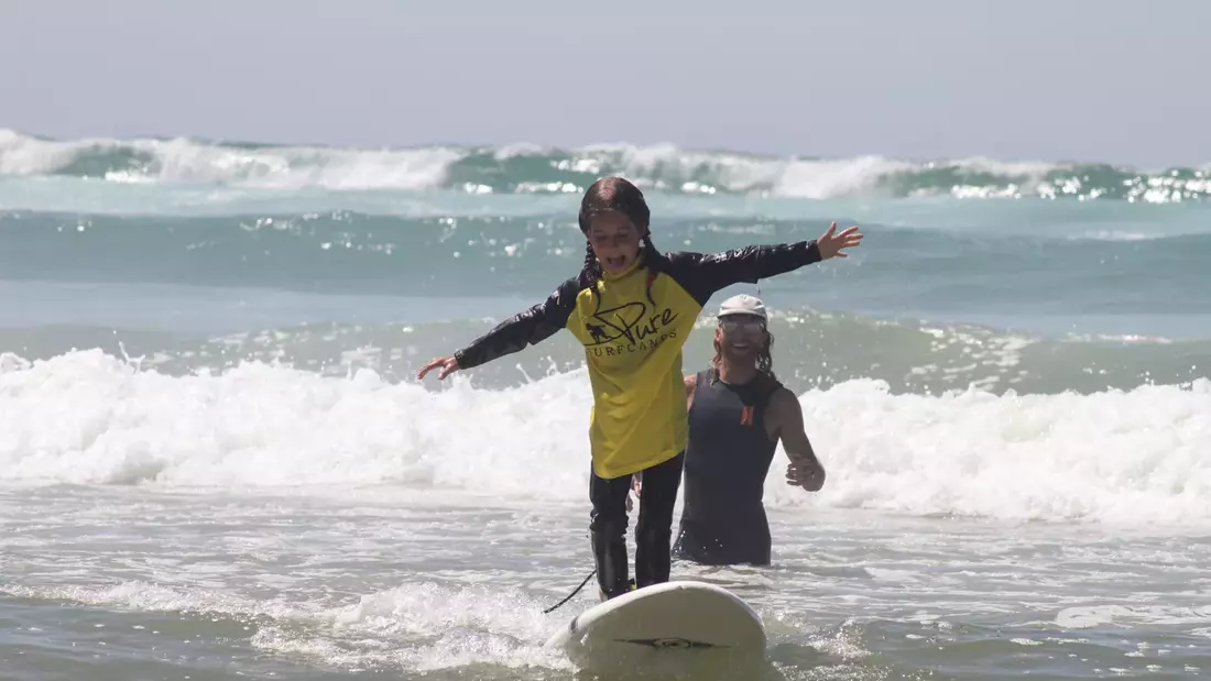 puresurfcamps-familien-surfcamp-moliets-frankreich-surfehrer-kinder-surfkurs