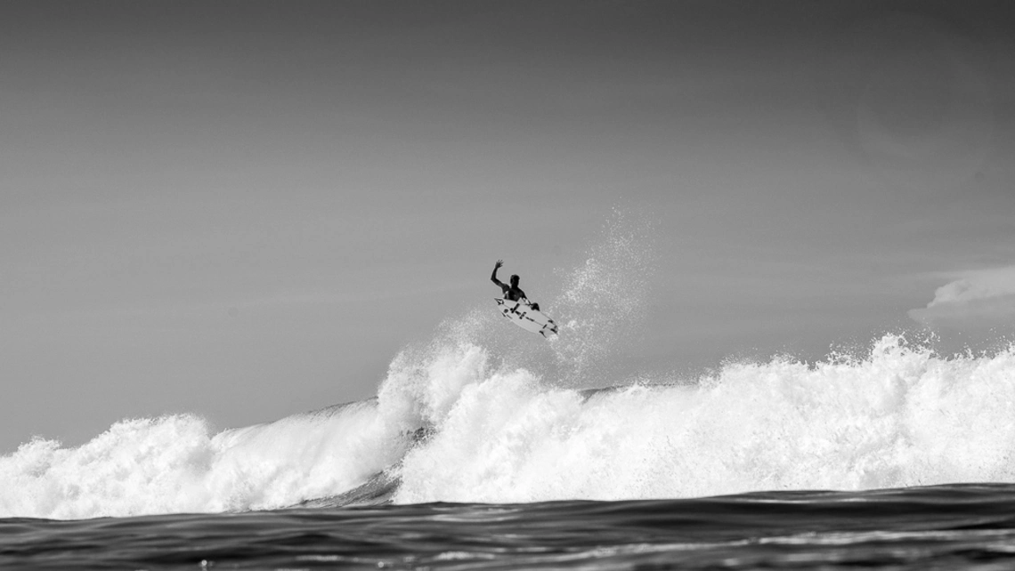 Leon Glatzer qualifiziert sich beim Surfen für Olympia 2021 in Tokio