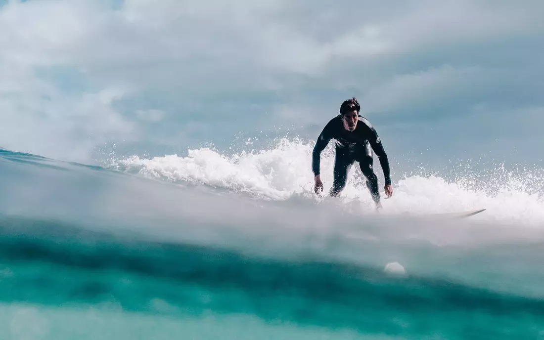 Wie dir die Surf-Therapie auf mehreren Ebenen deines Lebens helfen kann.