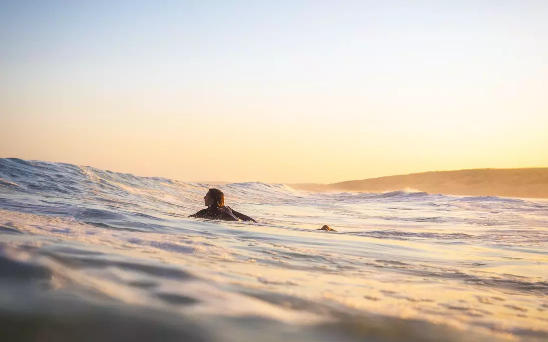 Finn Springborn beim Surfen