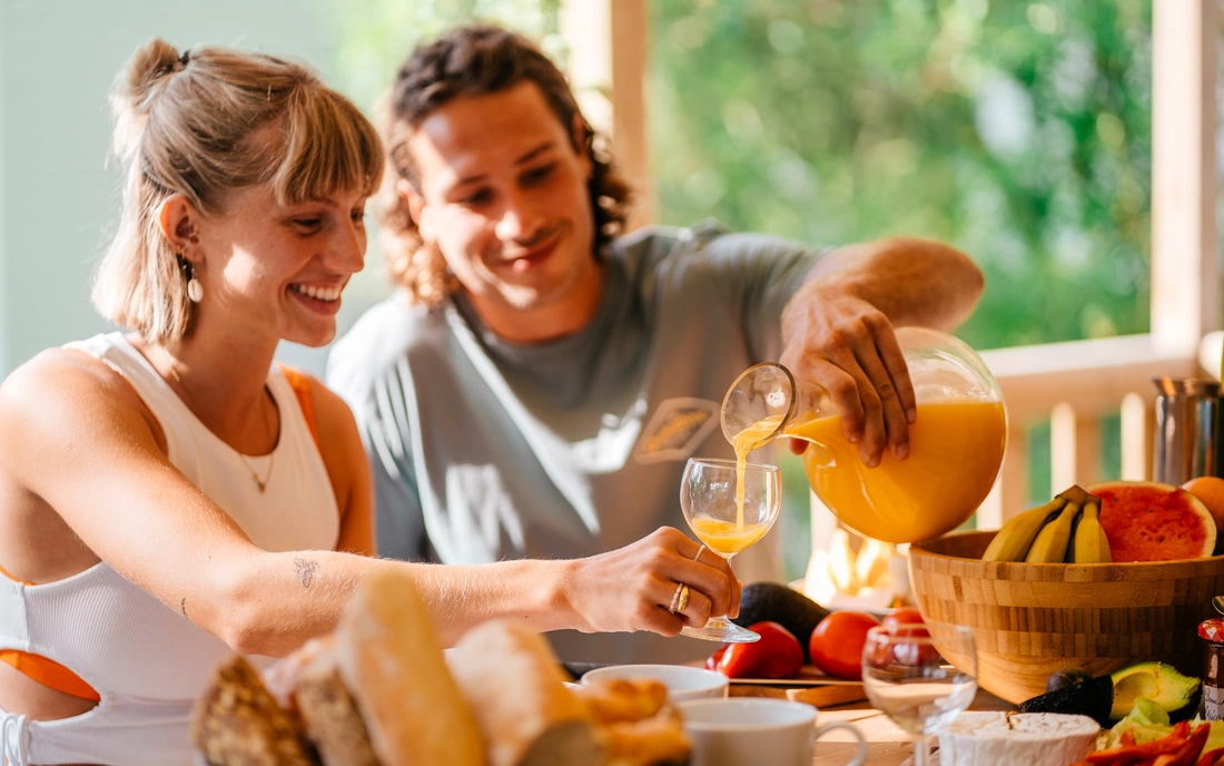 Frankreich surfen lernen mit Frühstück