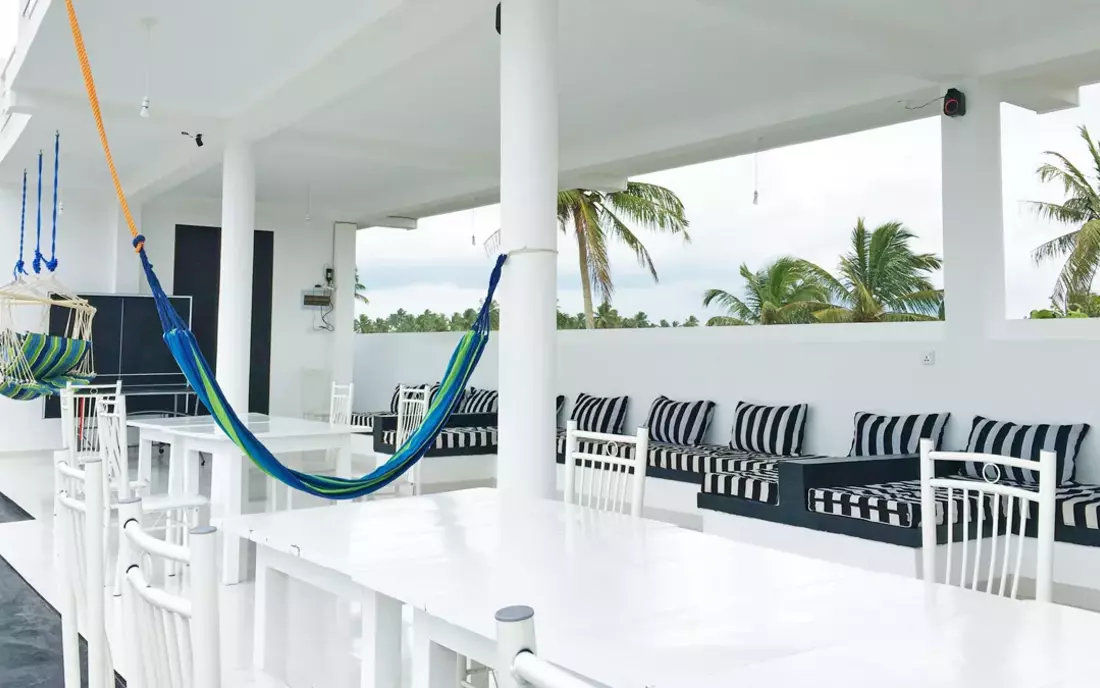 Rooftop Chill Area - Beachfront Surf House 