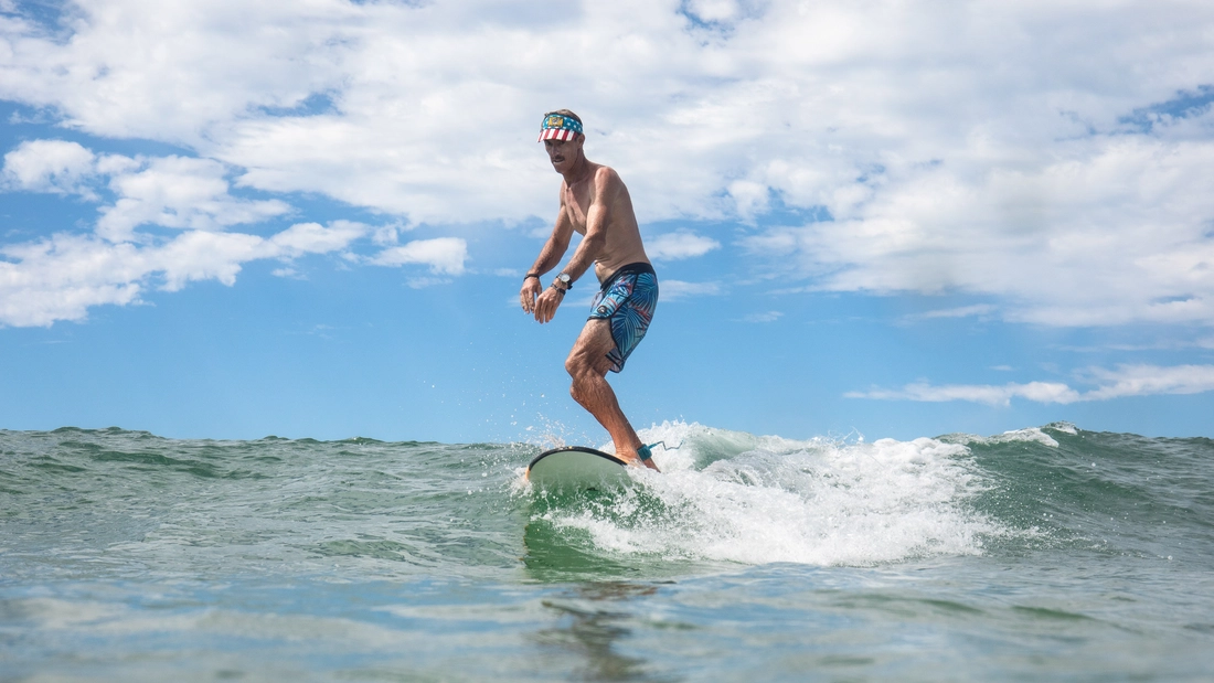 Die ganze Familie auf dem Surfboard