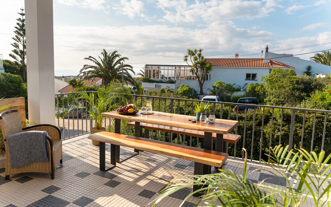 Pure Surfcamps Portugal Surfhouse Ingrina Terrasse Meerblick