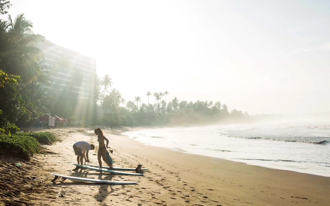 sri lanka surfen lernen bei Pure Surfcamp surftrip mit dem Team
