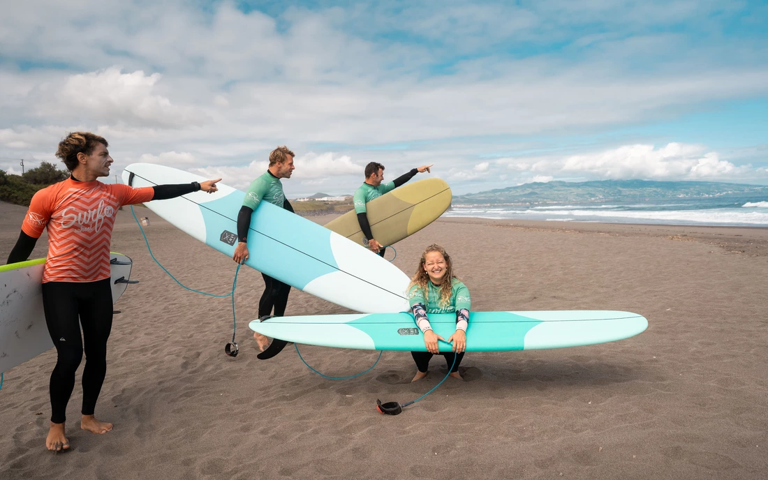 We only work in small groups, our precisely defined quality requirements offer you professionally trained surf instructors (ISA certified), the highest safety standards and top training material. Our goal is to make you a surfer, have fun and enjoy the breathtaking nature at the same time. We comply with international standards. The coaches and our friendly team are always available to talk to you after the courses!