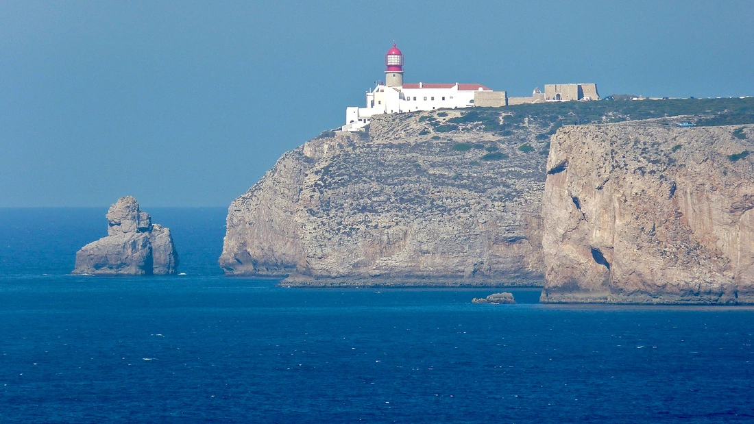 Sagres is on the western tip of the Algarve Sagres is on the western tip of the Algarve