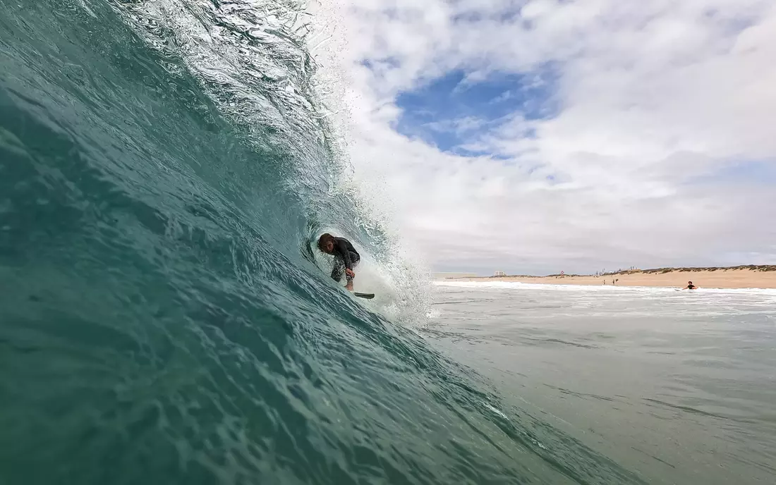 Perfect waves to learn to surf