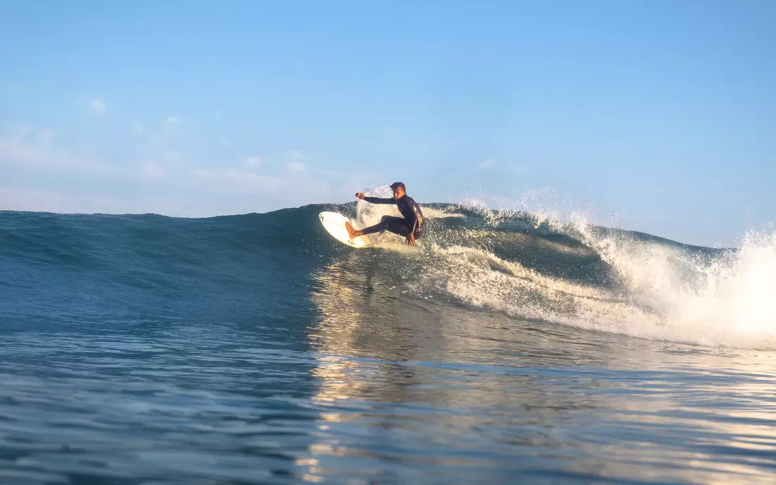 Finn Springborn beim Surfen