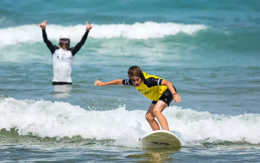 puresurfcamps-familien-surfcamp-st.-girons-frankreich-surfen-takeoff