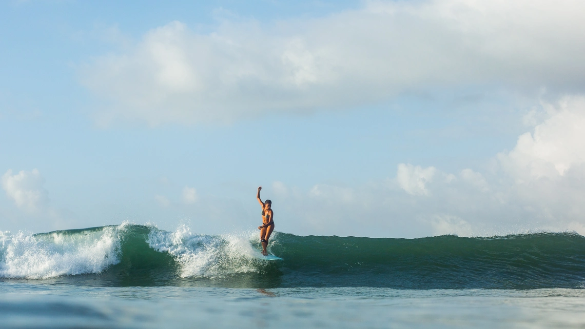 Surfen im Bikini