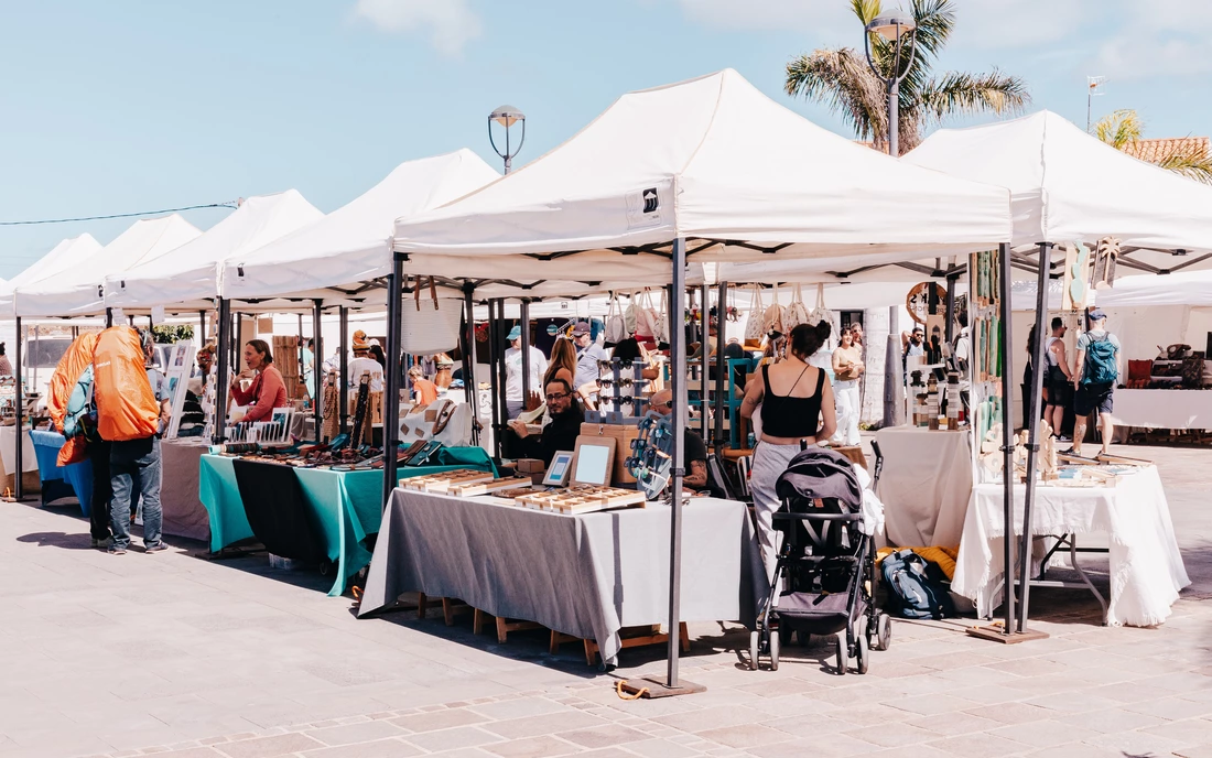 Good for shopping, snacking and perfect for typical Canarian souvenirs.