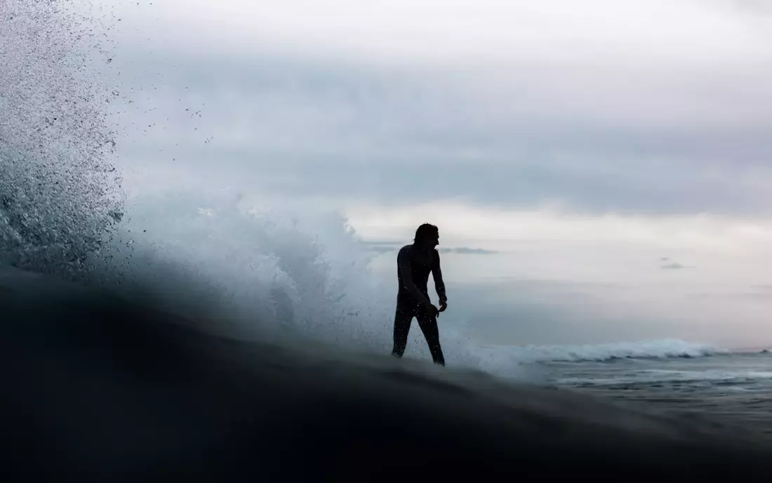 Finn Springborn beim Surfen