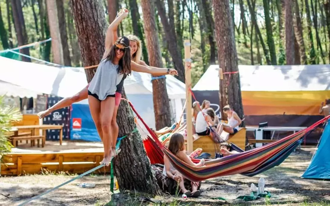 Slack line surf camp 