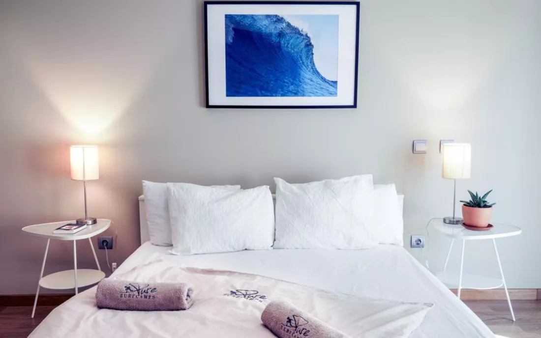 Surf Lodge Santa Cruz Portugal double bed fresh sheets surf art